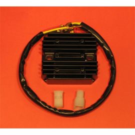 REGULATEUR  DE VOLTAGE  