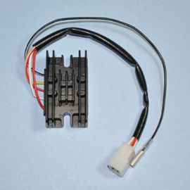 REGULATEUR  DE VOLTAGE  